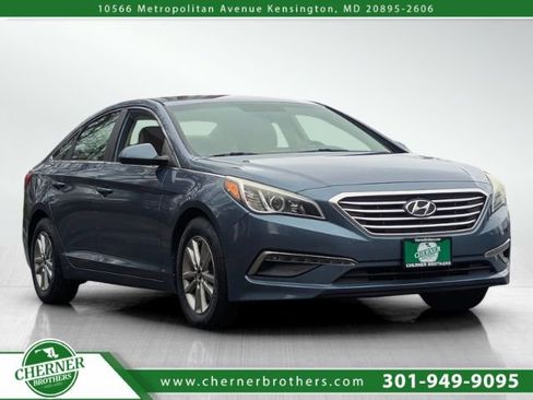 Used 2015 Hyundai Sonata SE image 1