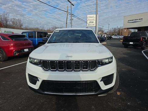 New 2025 Jeep Grand Cherokee Laredo image 16