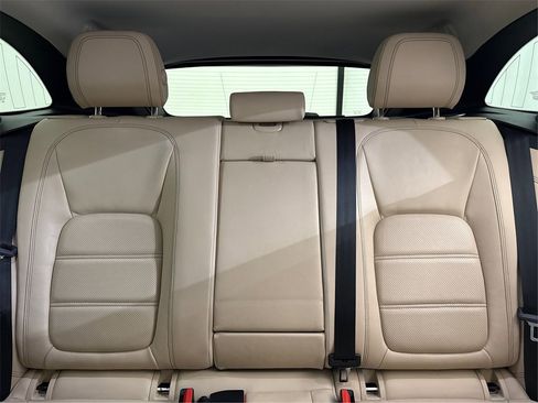 Used 2018 Jaguar F-PACE Prestige image 34