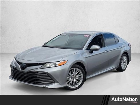 Used 2020 Toyota Camry XLE image 1
