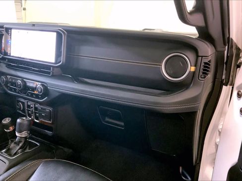 Used 2025 Jeep Wrangler Unlimited Sahara w/ Safety Group AWD/4WD image 18