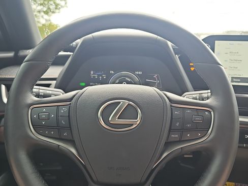 Used 2024 Lexus UX 250h AWD w/ Premium Package image 25