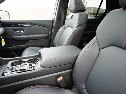 New 2025 Honda Pilot TrailSport image 10