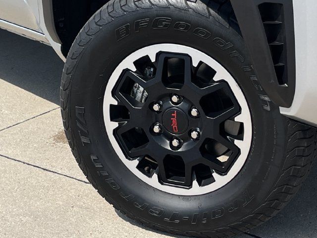 Used 2025 Toyota Tacoma TRD Off-Road AWD/4WD image 9