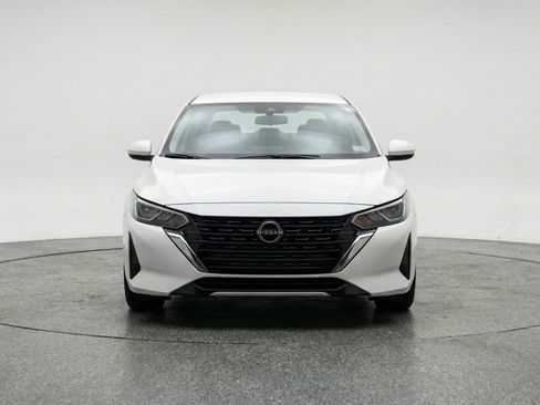 Used 2025 Nissan Sentra SV image 2