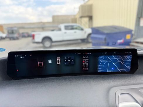 Used 2025 Ford Expedition Active AWD/4WD image 31