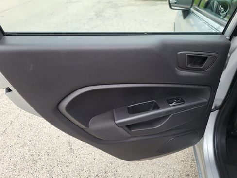Used 2013 Ford Fiesta SE FWD image 17