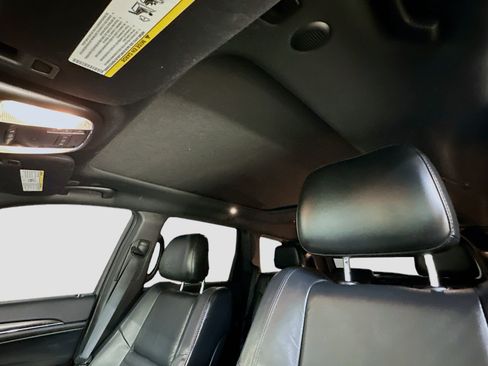 Used 2018 Jeep Grand Cherokee Limited AWD/4WD image 27