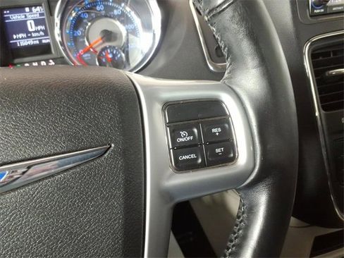Used 2014 Chrysler Town & Country Touring-L w/ Driver Convenience Group image 20