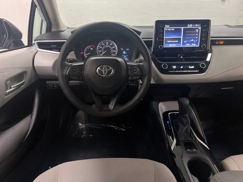 Used 2020 Toyota Corolla LE FWD image 16