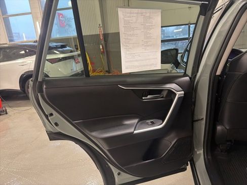 Used 2021 Toyota RAV4 XLE Premium image 11