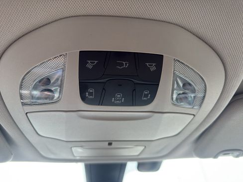 Used 2018 Chrysler Pacifica Touring-L w/ Tire & Wheel Group FWD image 22