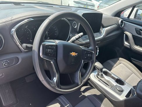 Used 2025 Chevrolet Blazer LT FWD image 4