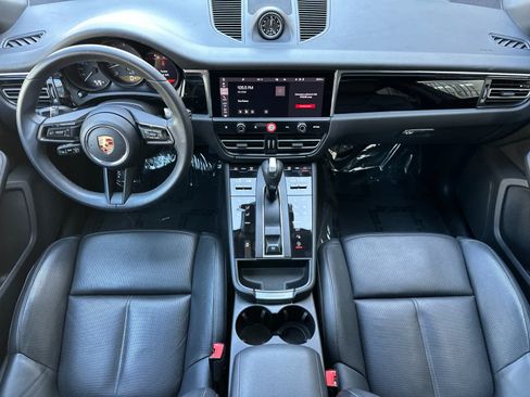 Certified 2025 Porsche Macan AWD/4WD image 6