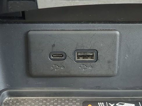 Used 2025 Buick Envision Preferred image 26