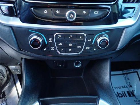 Used 2020 Chevrolet Traverse LT w/ Driver Confidence II Package AWD/4WD image 20