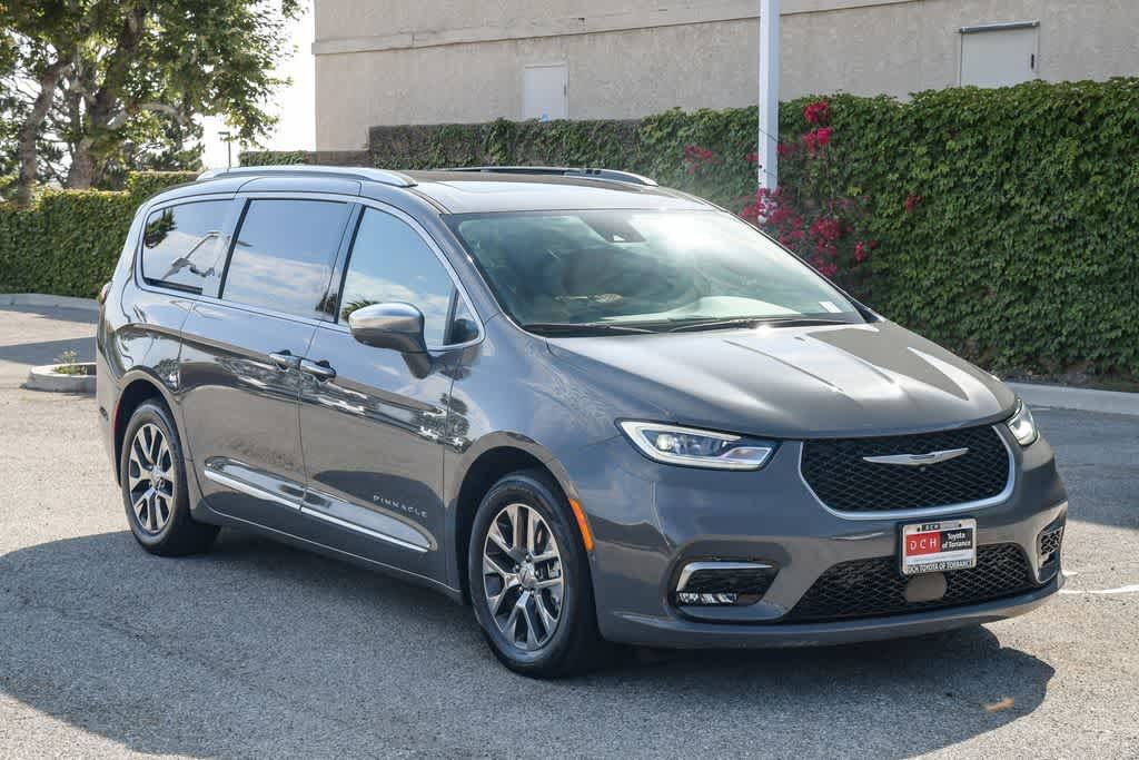 Used 2022 Chrysler Pacifica Pinnacle FWD image 3