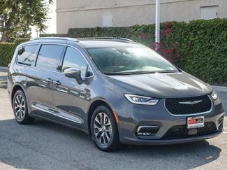 Used 2022 Chrysler Pacifica Pinnacle FWD video 3