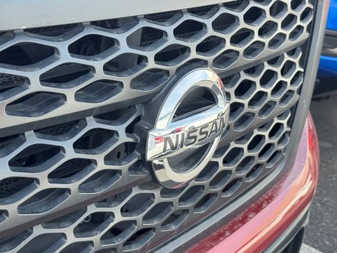 Certified 2017 Nissan Titan S image 9