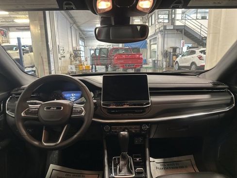 Used 2023 Jeep Compass Limited image 14