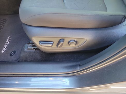 Used 2021 Toyota RAV4 XLE AWD/4WD image 10