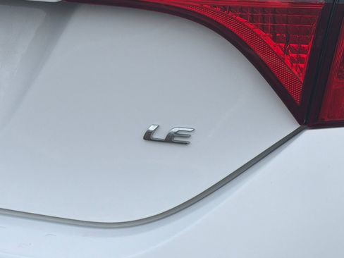 Used 2014 Toyota Corolla LE image 25