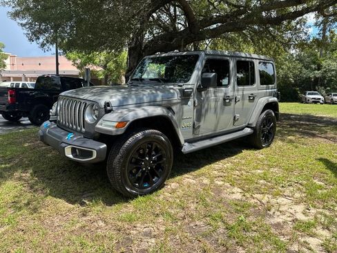 Used 2023 Jeep Wrangler Unlimited Sahara w/ Cold Weather Group AWD/4WD image 3