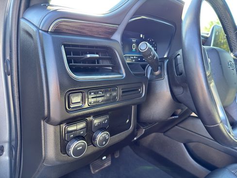 Used 2022 Chevrolet Suburban Z71 AWD/4WD image 13