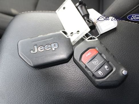 Used 2022 Jeep Wrangler Unlimited Sahara image 23