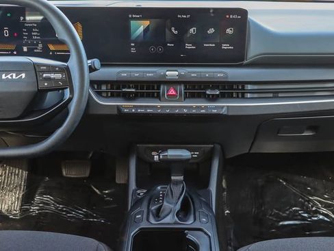 Used 2025 Kia K4 LXS image 15