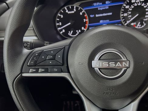 Used 2025 Nissan Altima 2.5 SV image 19