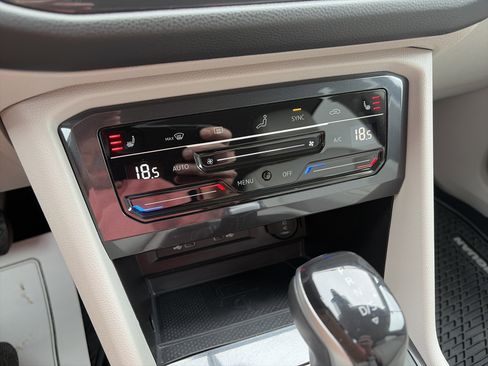 Used 2023 Volkswagen Tiguan SE image 20