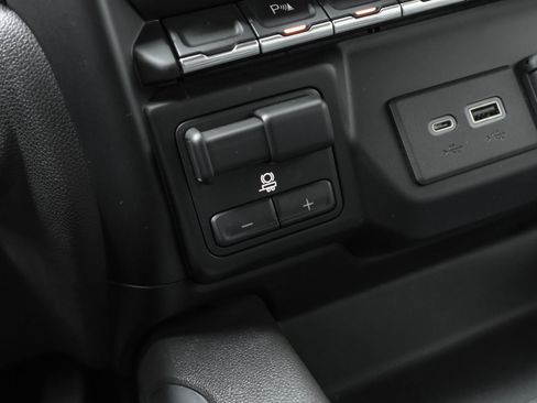 Used 2021 Chevrolet Silverado 1500 LTZ image 17