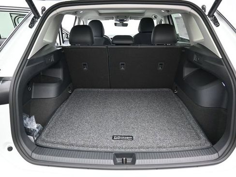 New 2026 Volkswagen Tiguan SE image 12