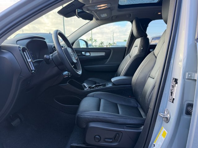Certified 2025 Volvo XC40 B5 Ultra AWD/4WD image 10