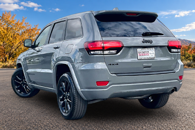 Used 2020 Jeep Grand Cherokee Laredo AWD/4WD image 4