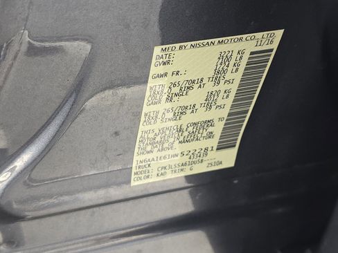 Used 2017 Nissan Titan SV image 30