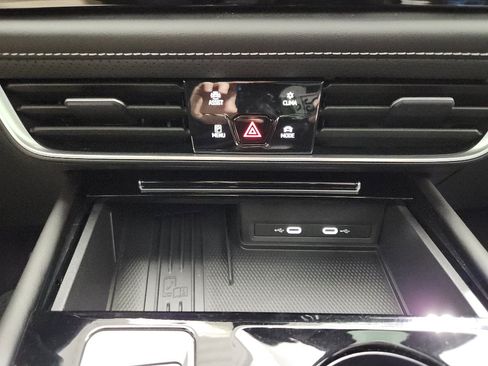 Certified 2025 Volkswagen Atlas SE w/ Panoramic Sunroof Package image 22