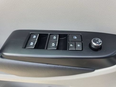 Used 2018 Toyota Highlander Limited FWD image 20