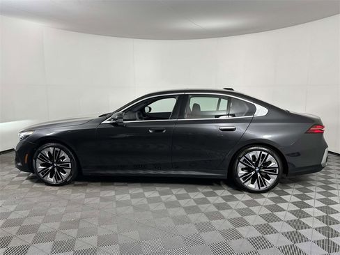 Used 2025 BMW 530i xDrive 530i xDrive w/ Premium Package image 11