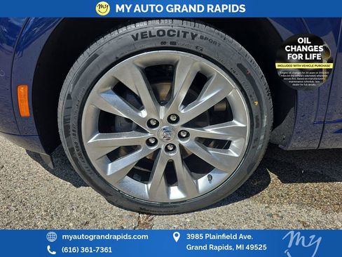 Used 2023 Buick Envision Avenir AWD/4WD image 29