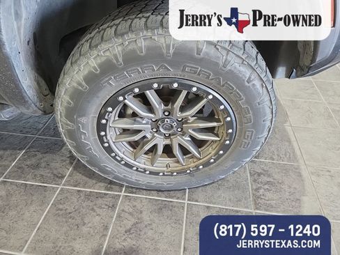 Used 2022 Nissan Frontier PRO-4X w/ Off-Road Protection Package AWD/4WD image 2