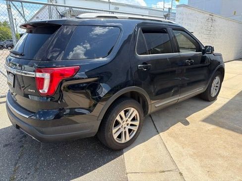 Used 2018 Ford Explorer XLT w/ Equipment Group 202A AWD/4WD image 4