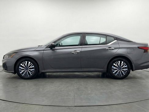 Used 2025 Nissan Altima 2.5 SV image 5