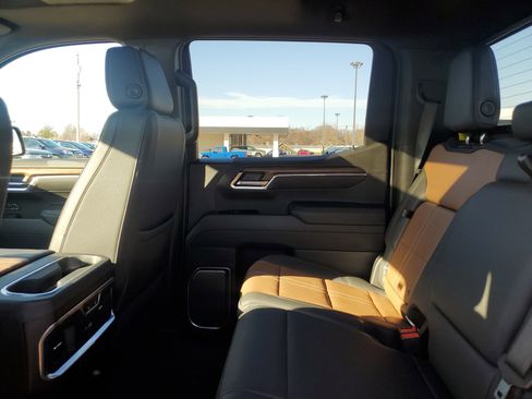 Used 2025 Chevrolet Silverado 1500 High Country w/ High Country Premium Package image 32