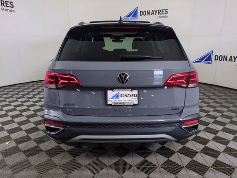 Used 2024 Volkswagen Taos SE w/ Panoramic Sunroof Package AWD/4WD image 4