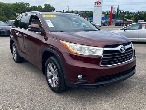 Used 2014 Toyota Highlander XLE AWD/4WD image 1