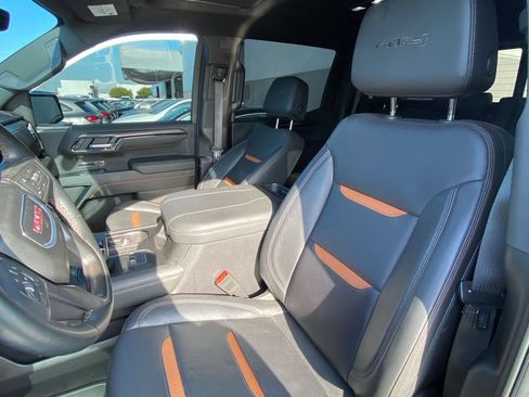 Used 2024 GMC Sierra 1500 AT4 w/ Technology Package AWD/4WD image 8