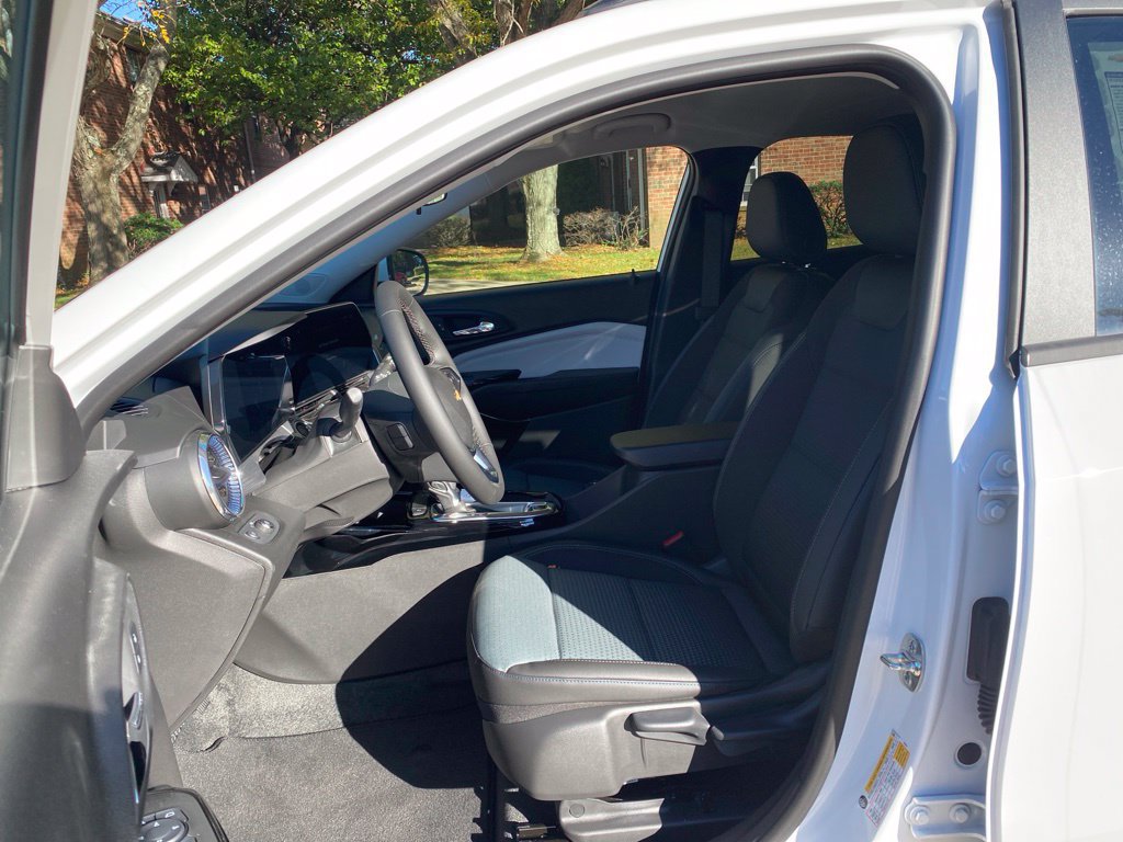 New 2026 Chevrolet Trax LT w/ LT Convenience Package FWD image 12