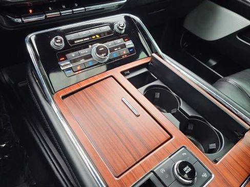 Used 2021 Lincoln Navigator Reserve image 22